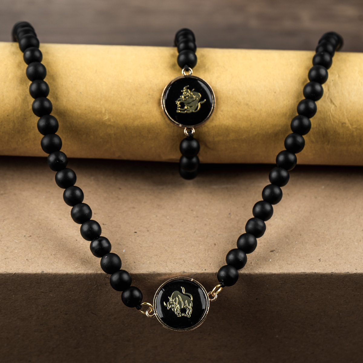 نیم ست مهره ای مشکی مدل Ordibehesht