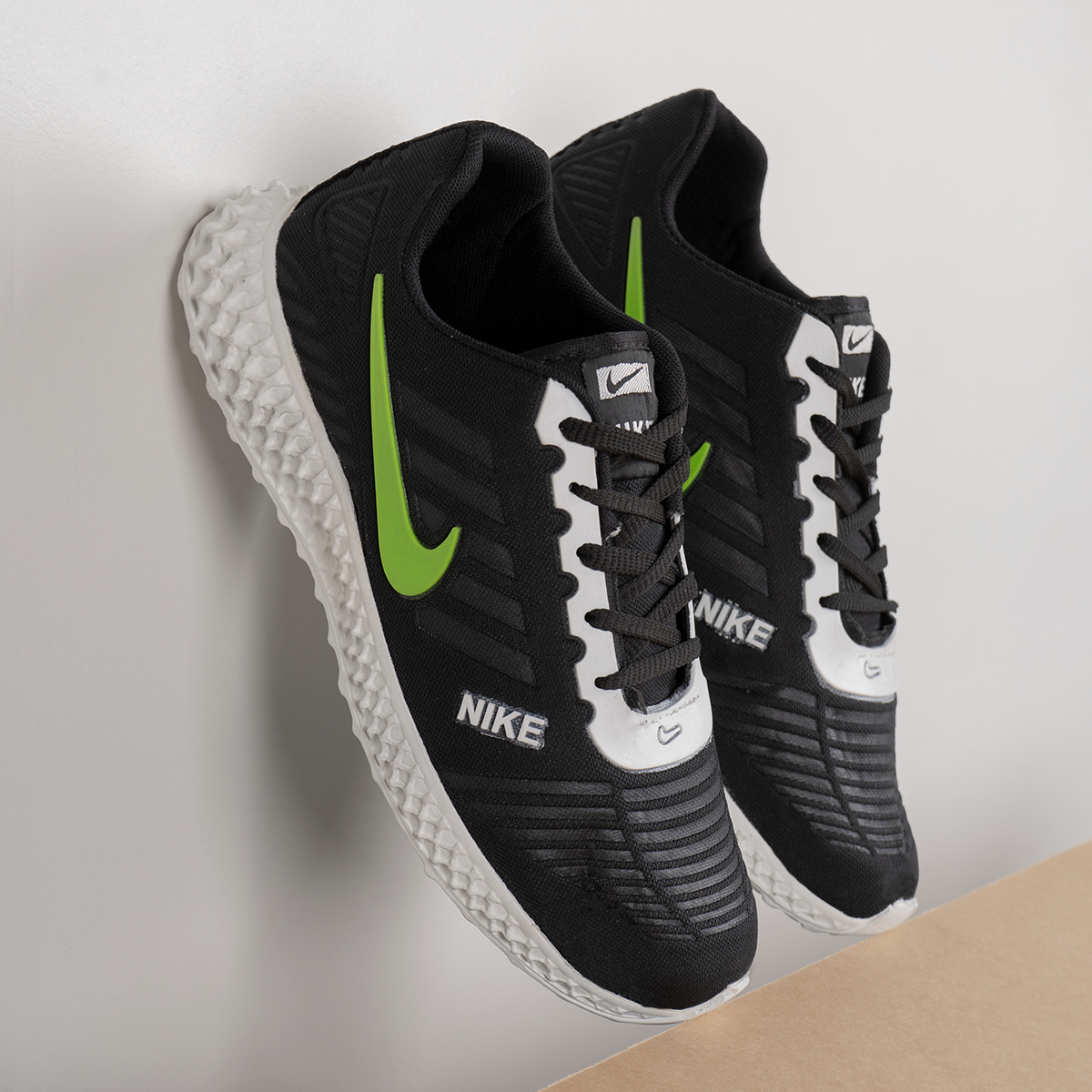 کفش مردانه نایک مشکی سبز مدل eima(T)