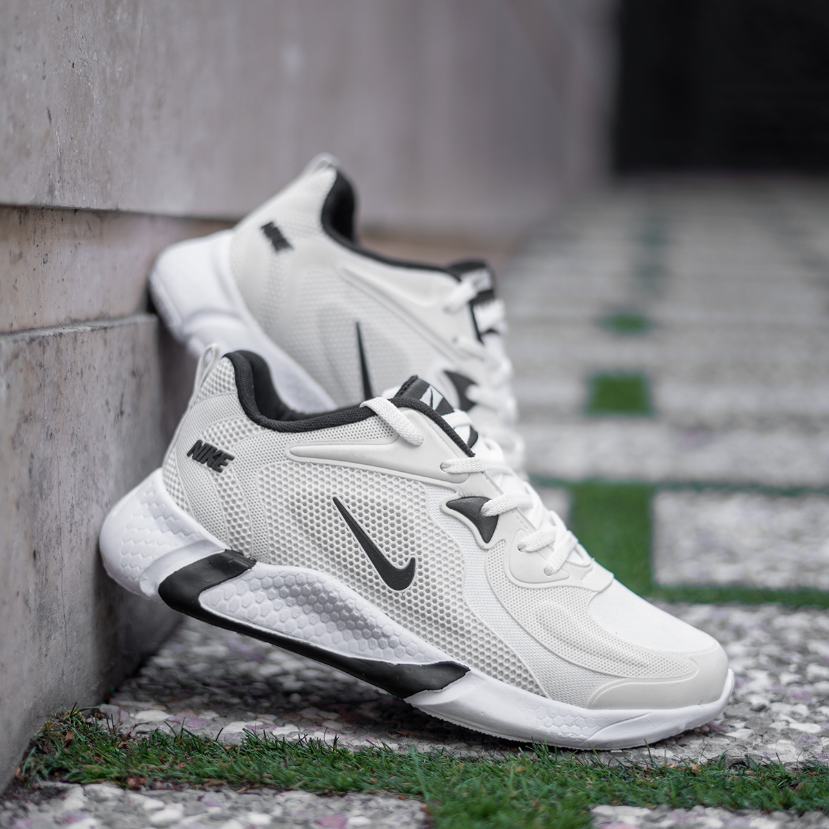 کفش ورزشی مردانه سفید مشکی مدل Skoka