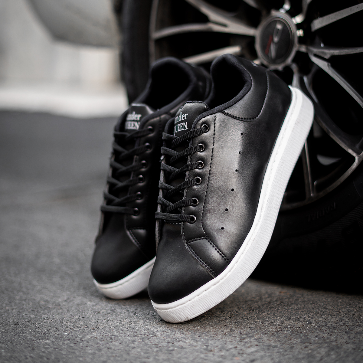 کفش تخت مردانه مشکی زیره سفید مدل Alexander