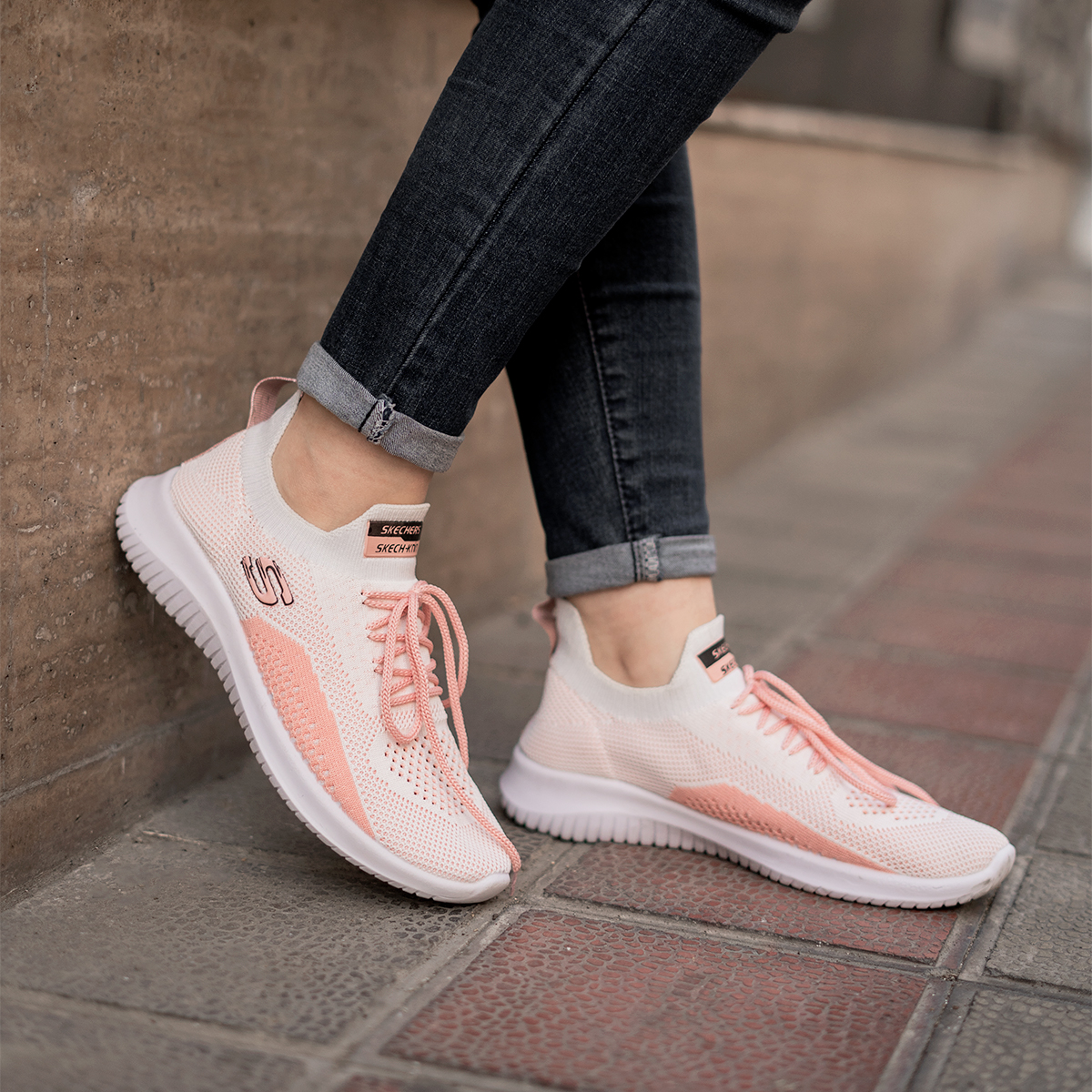 کفش ورزشی اسکیچرز زنانه صورتی مدلHoda