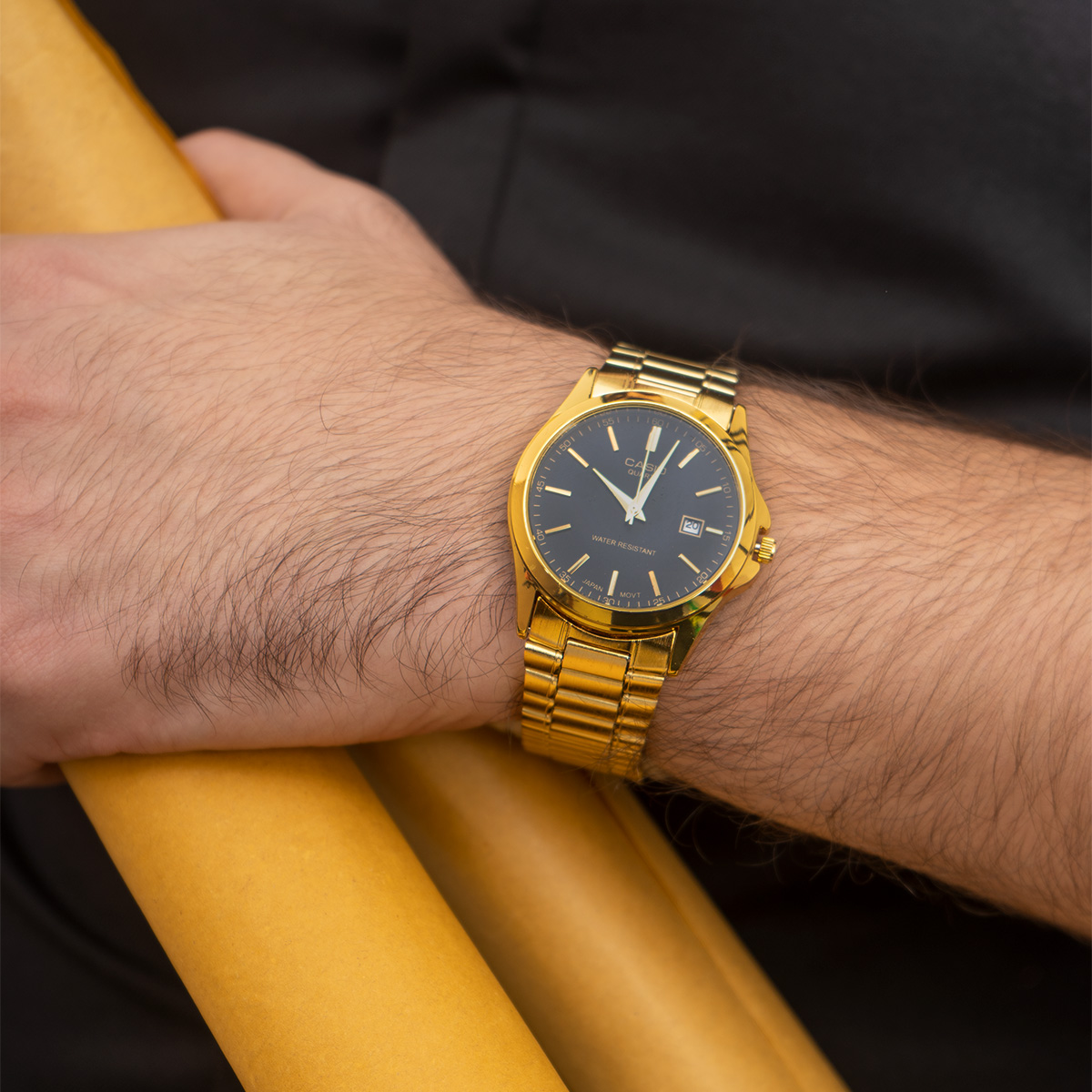 ساعت عقربه ای طلایی صفحه مشکی Casio مدل Edmon