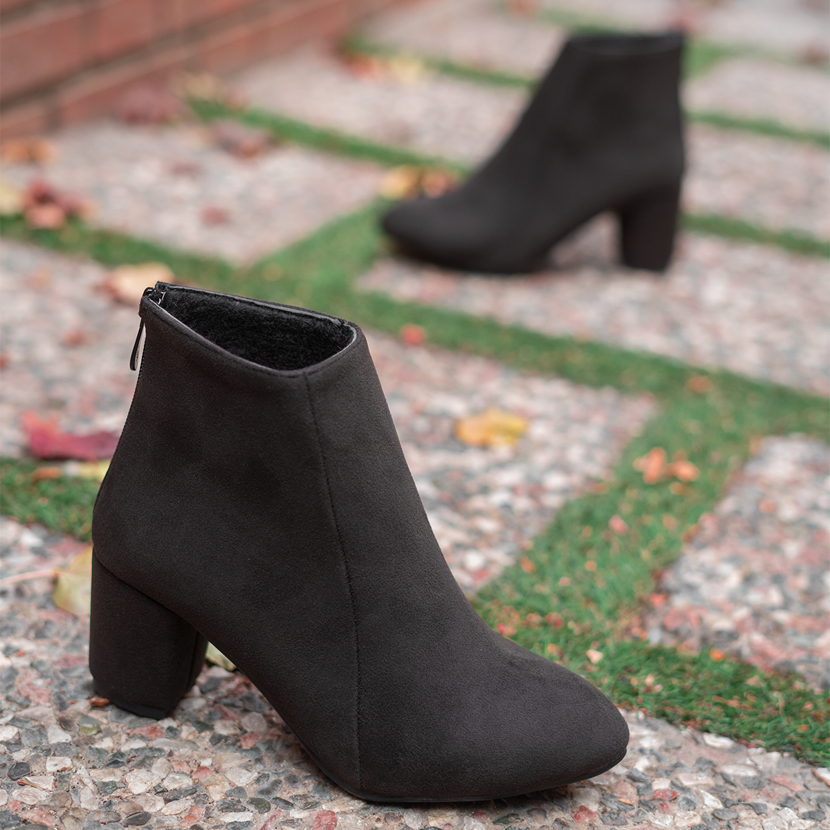 نیم بوت دخترانه پاشنه دار مشکی مدل Anosha