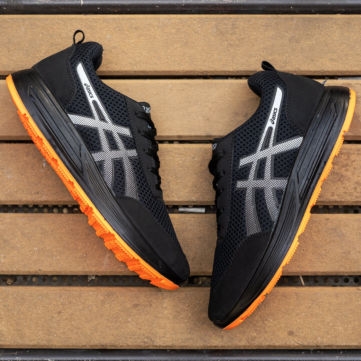 کفش ورزشی Asics مشکی نارنجی مردانه مدل BARZIN