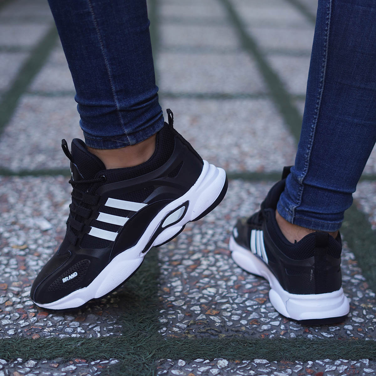 کفش ورزشی آدیداس مردانه مشکی سفید مدل Neko