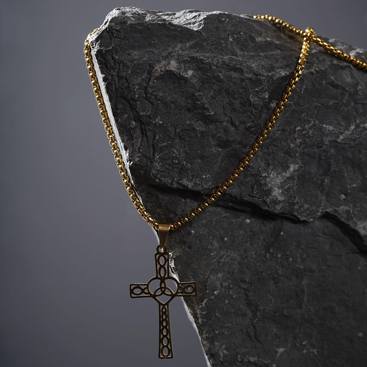 گردنبند طلایی طرح صلیب و قلب مدل SH