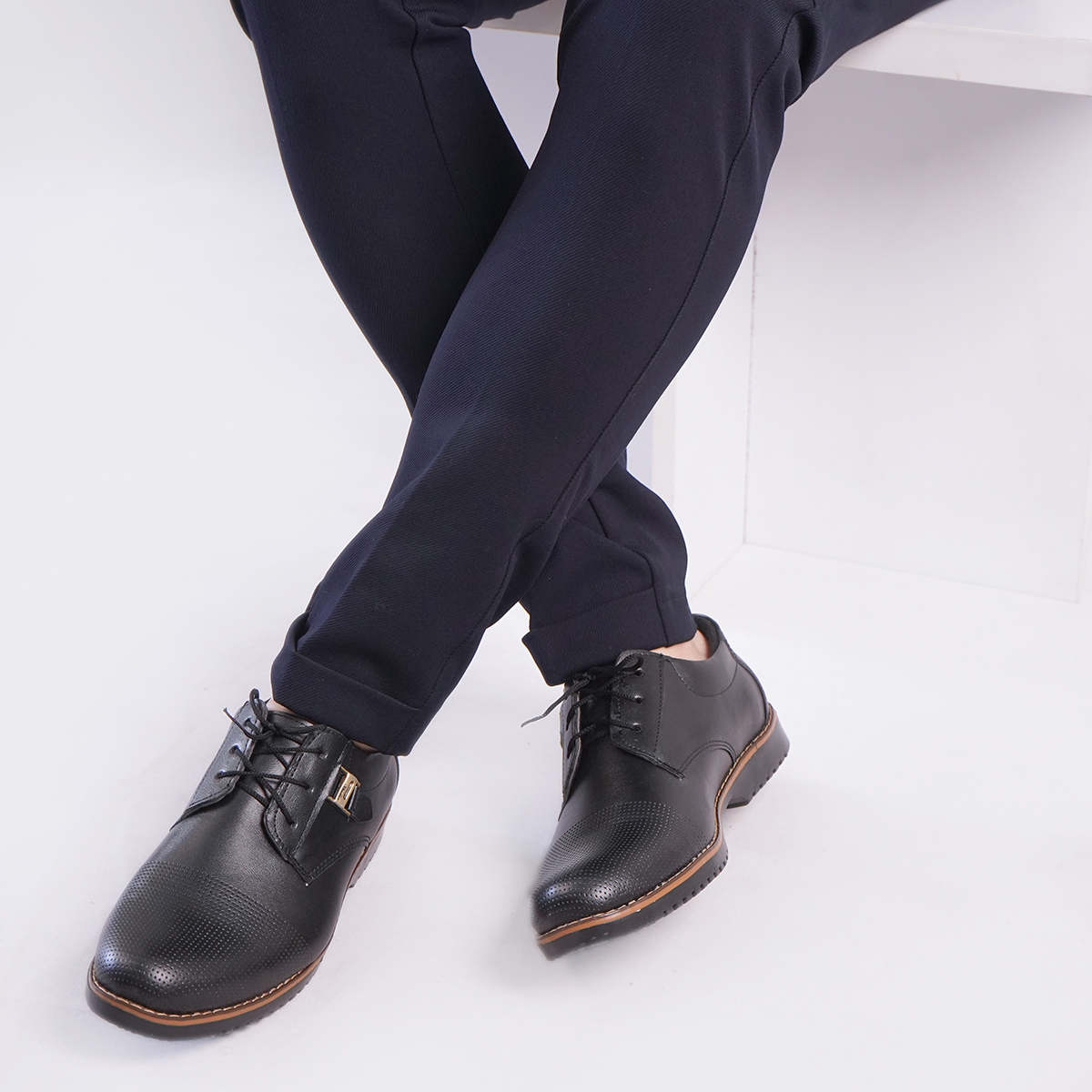 کفش رسمی مردانه مشکی سگکی سوزنی مدل D40