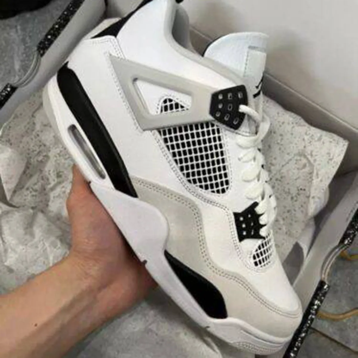 کفش ورزشی مردانه سفید طوسی مدل jordan 4