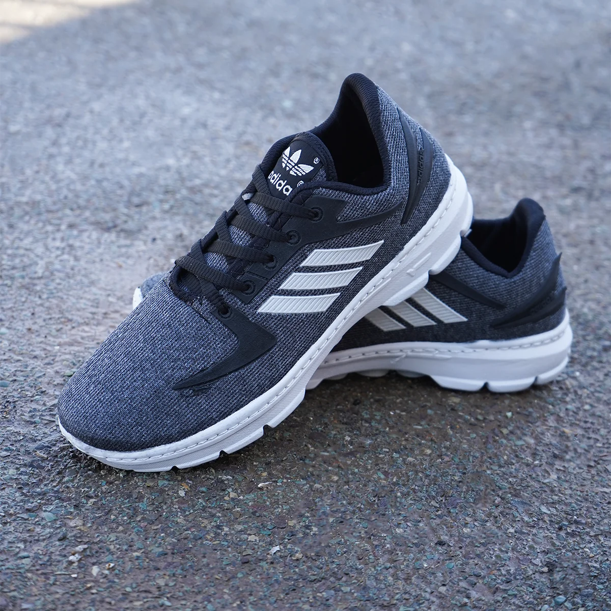 کفش ورزشی مردانه آدیداس ذغالی مدل zarax