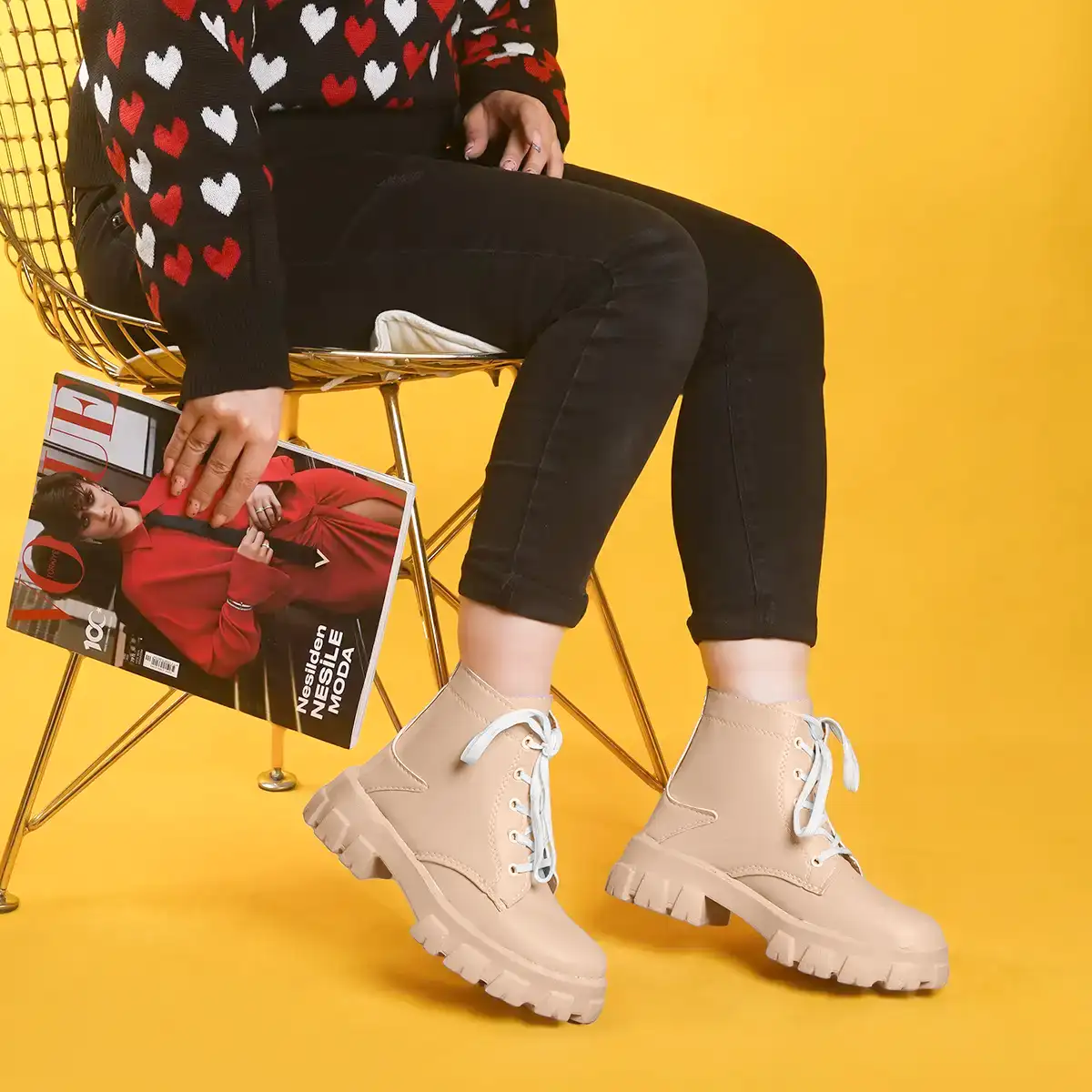 نیم بوت زنانه کرم مدل Roxana