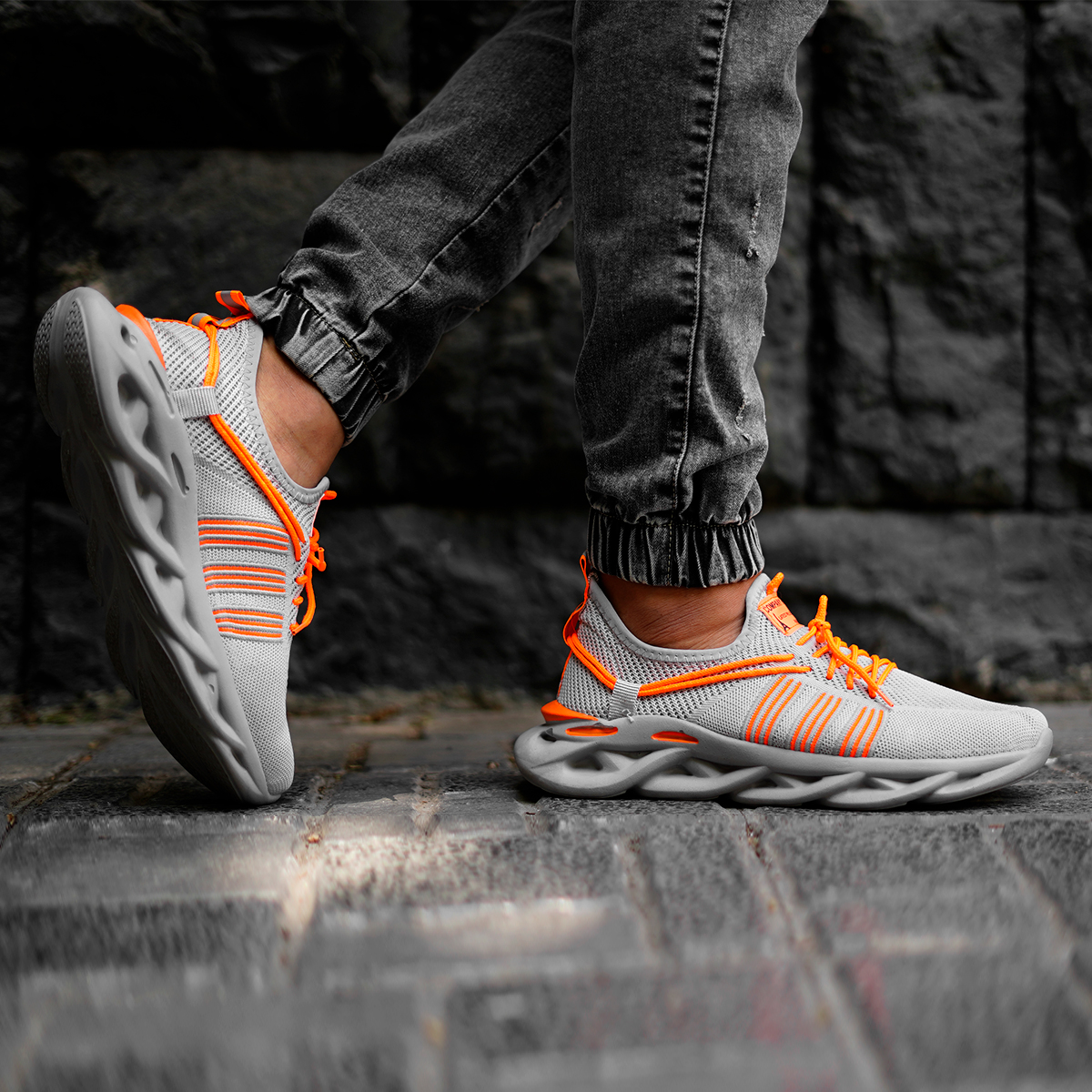 کفش ورزشی طوسی نارنجی مردانه مدل Arisan