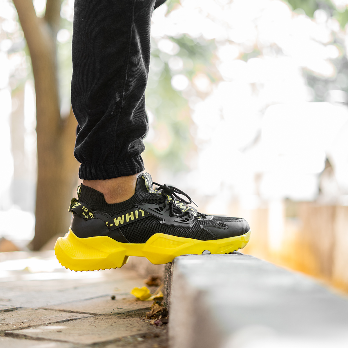 کفش ورزشی OFF WHITE مردانه مشکی زرد مدل Loka-