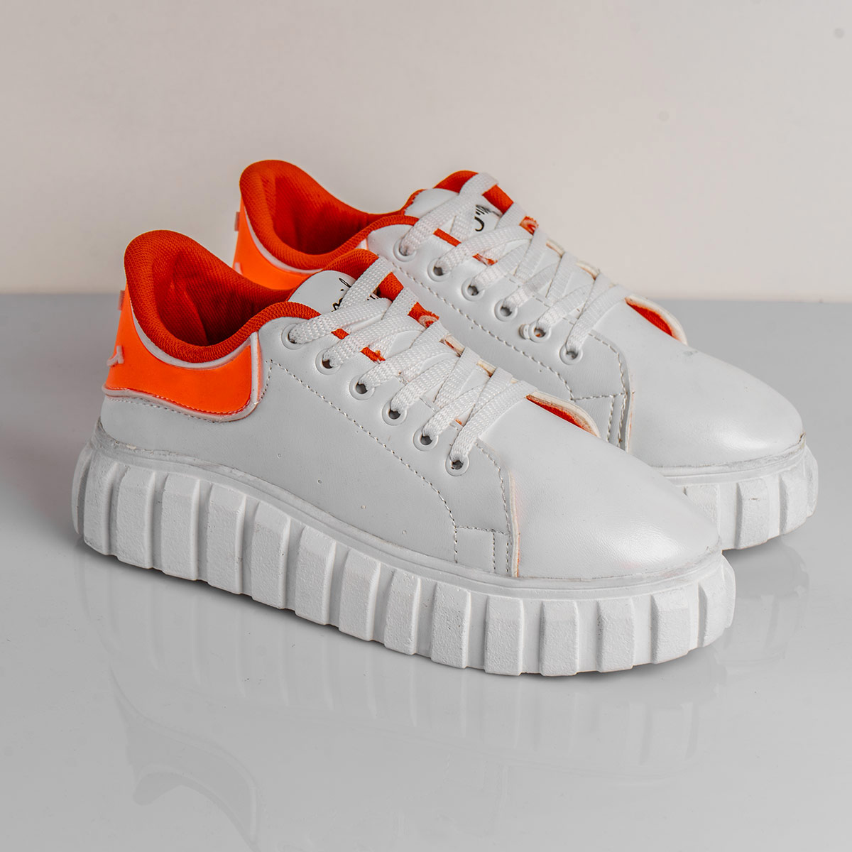 کفش ورزشیsmile زنانه سفید نارنجی مدل Aspin
